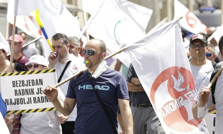 Protestna šetnja članova SSSBiH, istaknuto pet zahtjeva