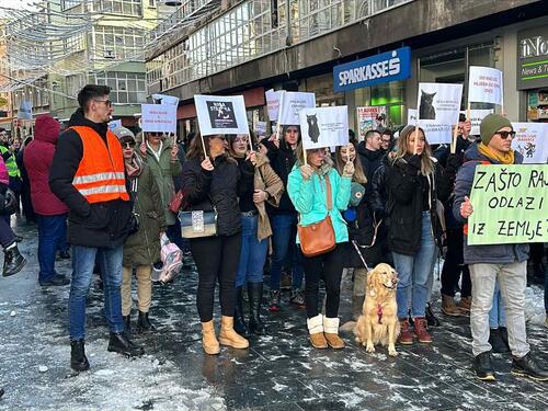 Protestna šetnja mladih u Sarajevu: Nezadovoljni subvencijama za stan