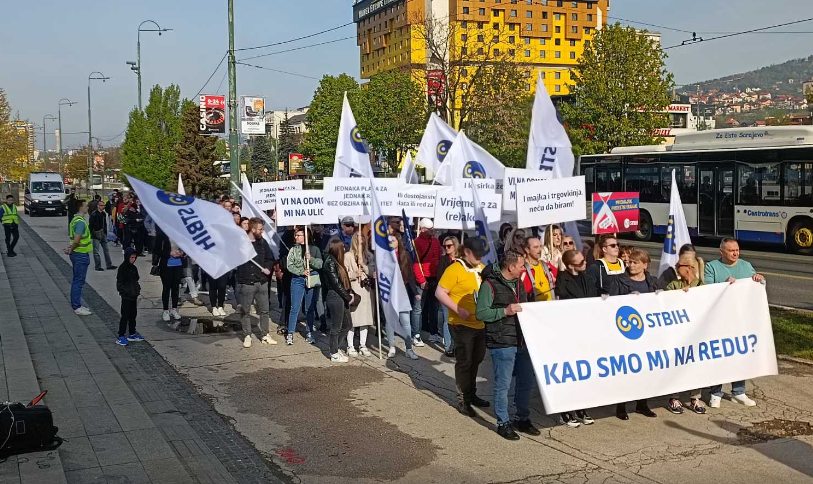 Protestna šetnja sindikata od državnog do Parlamenta FBiH