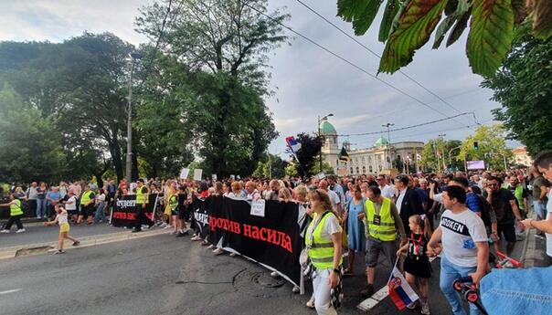 Protestne šetnje u Beogradu do zgrade Pinka