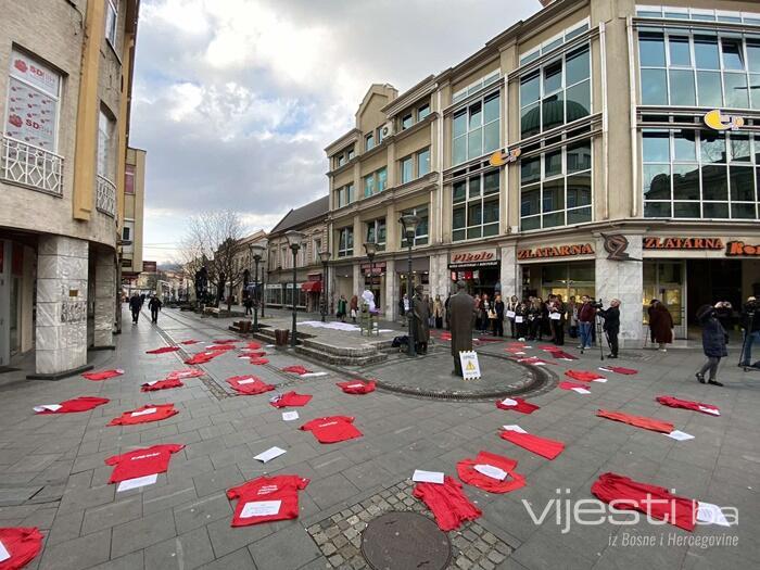 Protestni performans u Tuzli: Da li sam ja sljedeća?