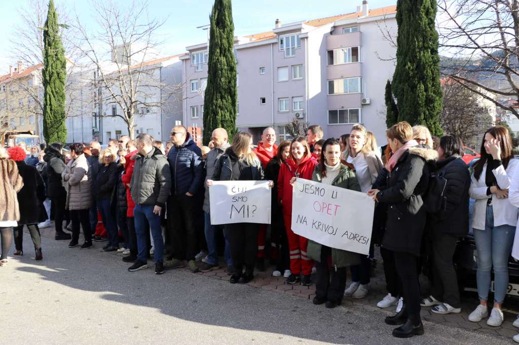 Protestni skup Sindikata uposlenika Doma zdravlja 2020 Mostar