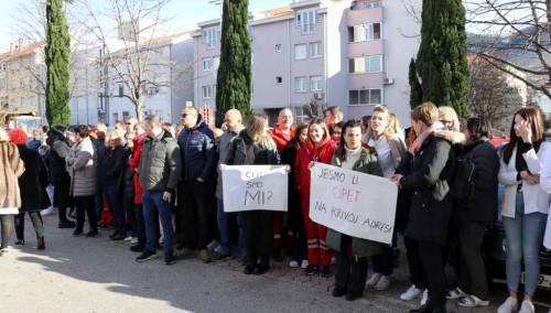 Protestni skup Sindikata uposlenika Doma zdravlja 2020 Mostar