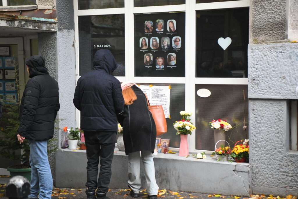 Protestuju roditelji ubijene djece u školi Vladislav Ribnikar