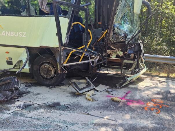 Prototip novog BMW-a sudario se sa autobusom, više putnika povrijeđeno