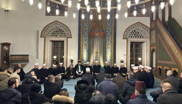 Proučen tevhid i hatma-dova pred duše žrtava stradalih u zemljotresima