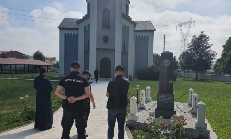 Provaljeno u crkvu Svetog Save u Blažuju