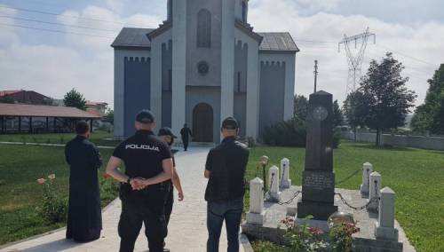 Provaljeno u crkvu Svetog Save u Blažuju