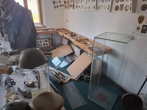 Provaljeno u Muzej Armije RBiH u Sanskom Mostu, brojni eksponati uništeni