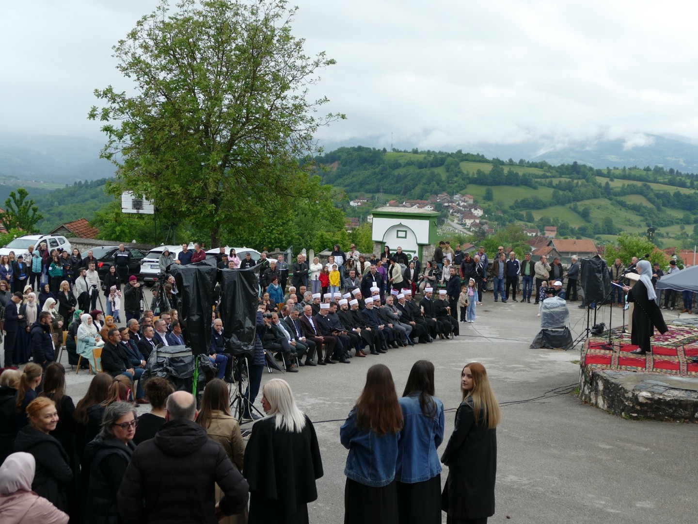 Prusac: Svečano otvorena manifestacija "516. dani Ajvatovice"