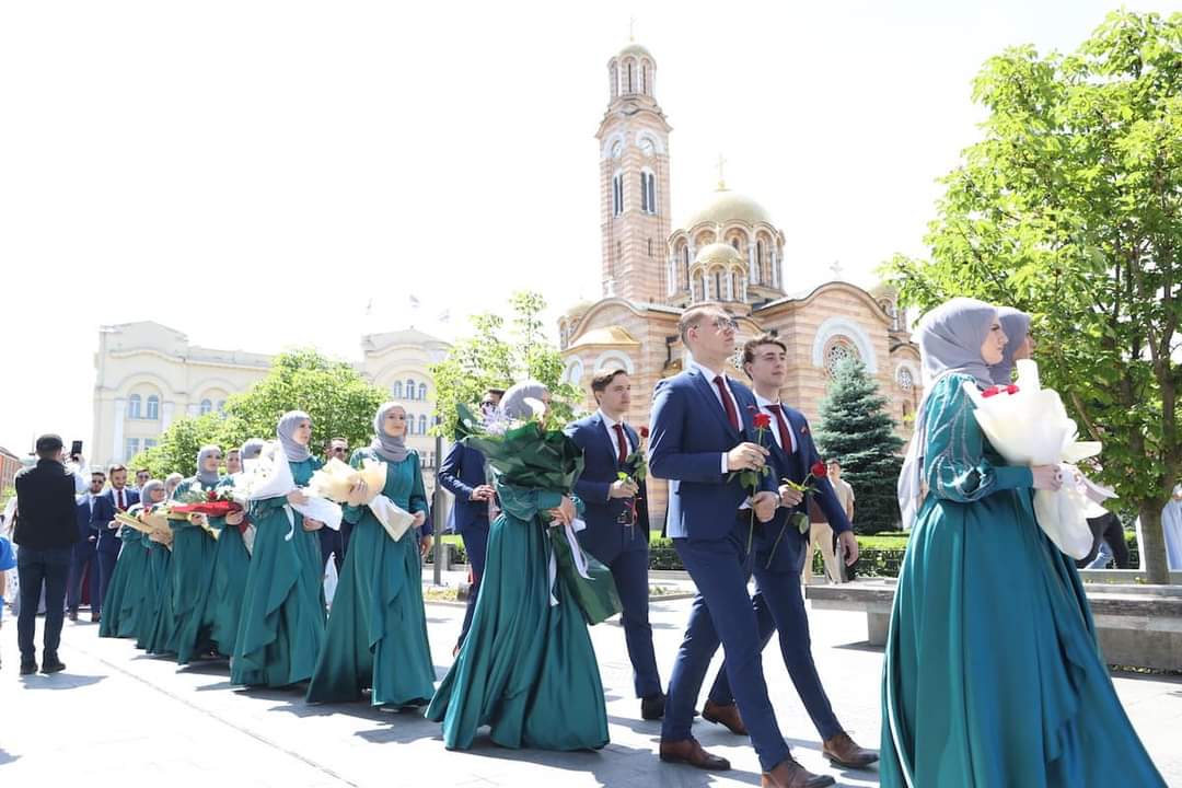 Nakon 80 godina: Defile prve generacije medrese u Banjaluci 