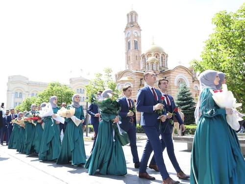 Nakon 80 godina: Defile prve generacije medrese u Banjaluci