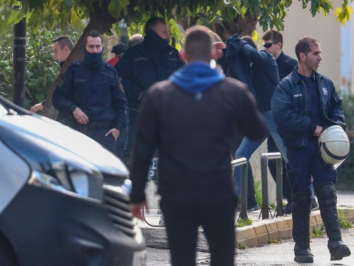 Prva grupa hrvatskih navijača 'Bad Blue Boysa' stigla iz Atene u Zagreb 