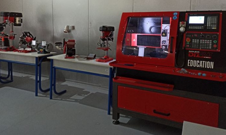 Prva Laboratorija za reverzibilni inženjering i brzu izradu prototipa na Univerzitetu u Tuzli