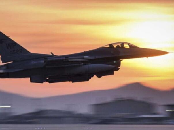 Prva serija moćnih borbenih aviona F-16 stigla u Ukrajinu