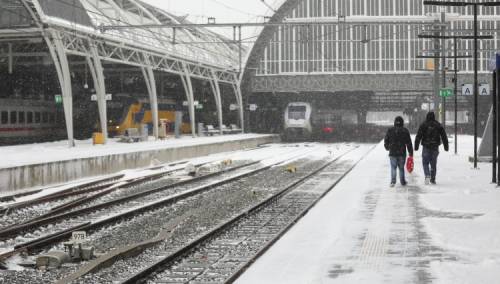 Prva snježna oluja u Holandiji nakon 10 godina poremetila saobraćaj