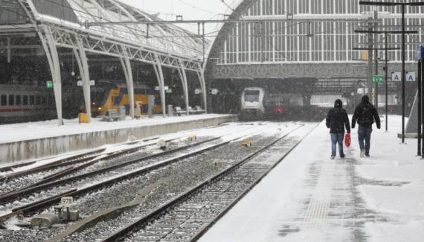 Prva snježna oluja u Holandiji nakon 10 godina poremetila saobraćaj