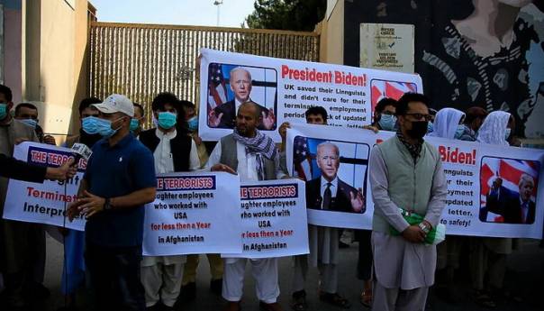 Prvi avion s evakuiranim Afganistancima sletio na aerodrom u Washingtonu