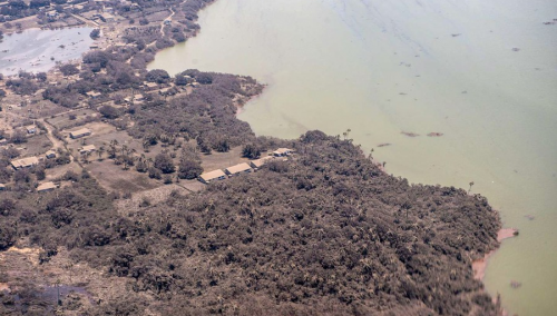 Prvi avion sa humanitarnom pomoći sletili u Tongu