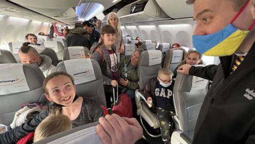 Prvi avion sa ukrajinskim izbjeglicama dočekan u kanadskoj provinciji Newfoundland i Labrador