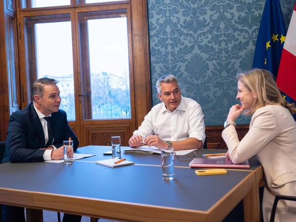 Prvi koraci za formiranju trostranačke vlade u Austriji, bez radikalnih desničara