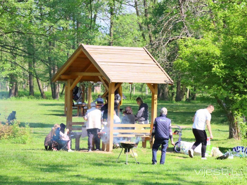 Prvi maj "na žaru": Vječna dilema, šta na savršen roštilj?