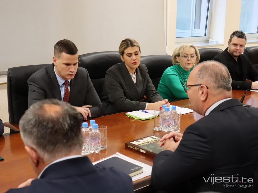 Prvi sastanak premijera TK Halilagića i gradonačelnika Tuzle Lugavića: Primarni je cilj kvalitetniji život građana