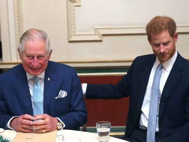 Prvi susret princa Harryja s kraljem Charlesom: Dirljiv, ali bez zvaničnog pomirenja