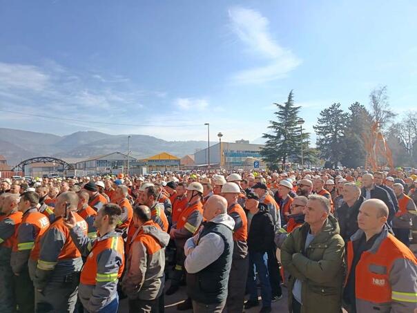 Prvomajski protest u Zenici: Radnici dižu glas protiv gašenja Željezare