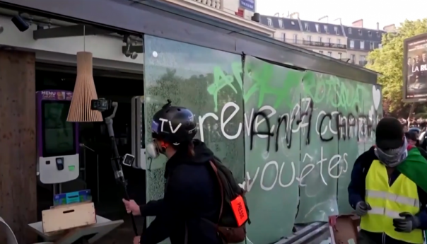 Prvomajski protesti na ulicama Pariza obilježeni nasiljem