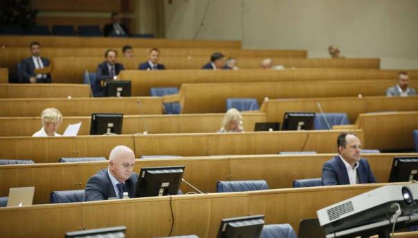 PSBiH: Usvojen prijedlog izmjena Zakona o plaćama i naknadama