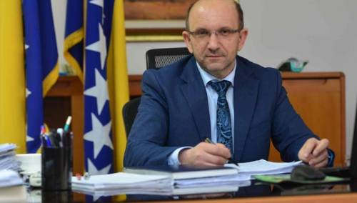 PU FBiH svim poreznim obveznicima želi sretnu i uspješnu Novu 2022. godinu