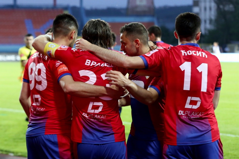 Publika na stadionima u Banjoj Luci, Krupi, Bijeljini...