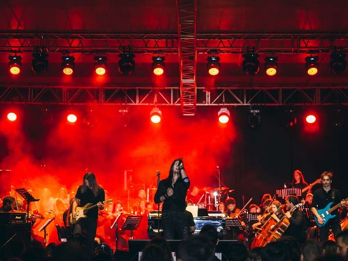 Publika oduševljena sinoćnjim rock spektaklom na Kantarevcu