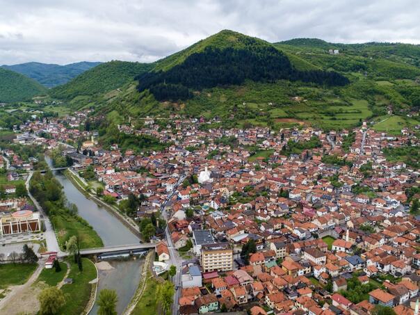 Pucao na sugrađanina ispred kafića u Visokom, pa pobjegao