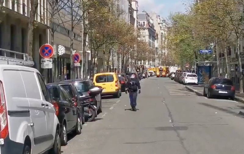 Pucnjava ispred bolnice u Parizu, jedna osoba ubijena