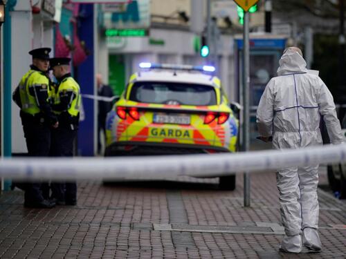 Pucnjava u restoranu u Dublinu, mladić ubijen pred porodicom