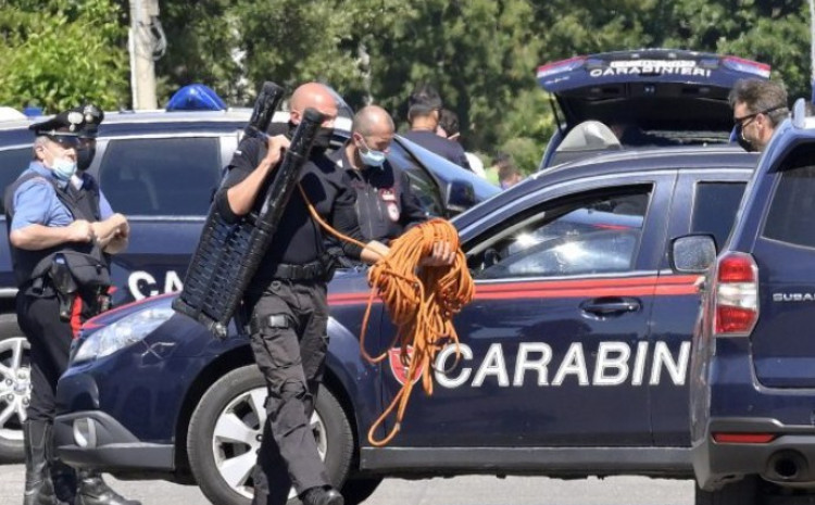Pucnjava u Rimu: Napadač pucao u djecu i starca pa izvršio samoubistvo   