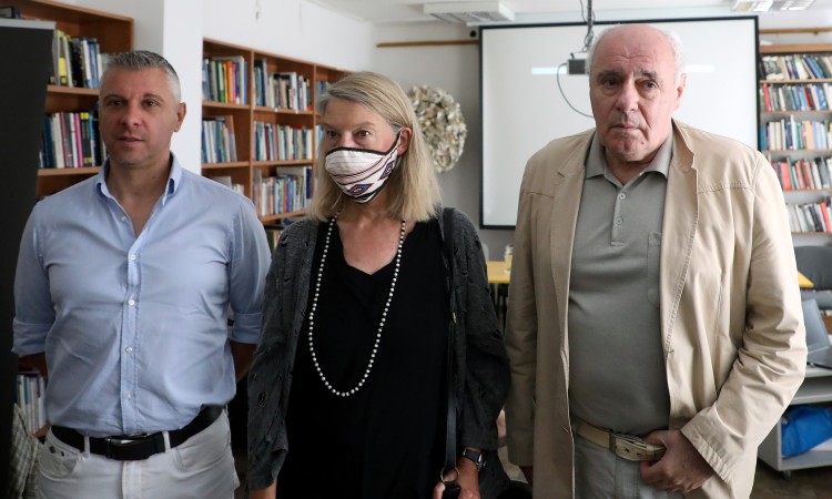 Puhovski: Kako je moguće da se još urla 'Nož, žica, Srebrenica'