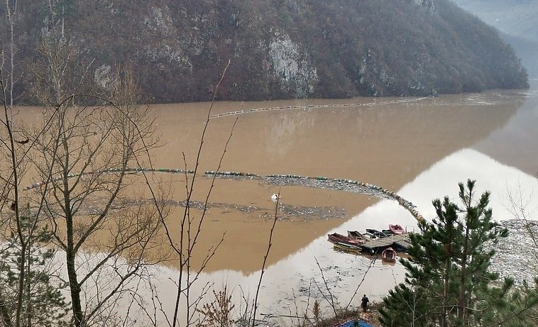 Pukla lančanica na Drini, otpad bi mogao ugroziti rad HE Višegrad