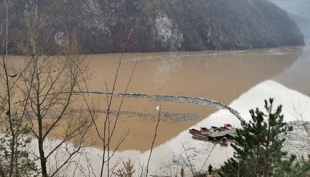 Pukla lančanica na Drini, otpad bi mogao ugroziti rad HE Višegrad