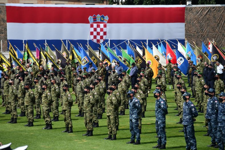 Pukovnik hrvatske vojske tjerao vojnike da mu grade kuću