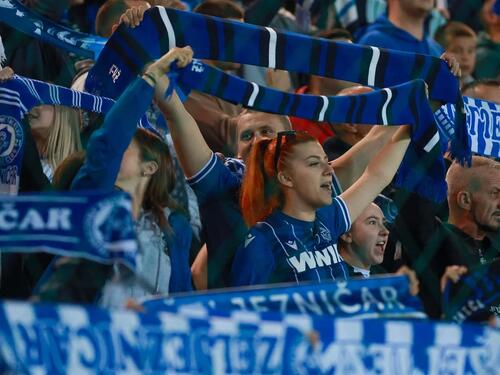 Pun stadion ljudi pratio derbi na Grbavici: Evo kako je to izgledalo