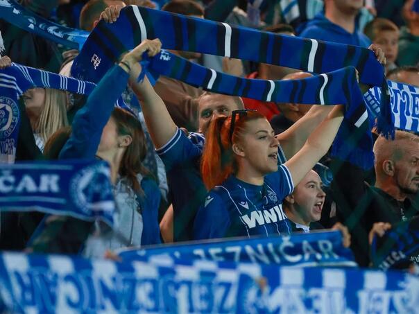 Pun stadion ljudi pratio derbi na Grbavici: Evo kako je to izgledalo