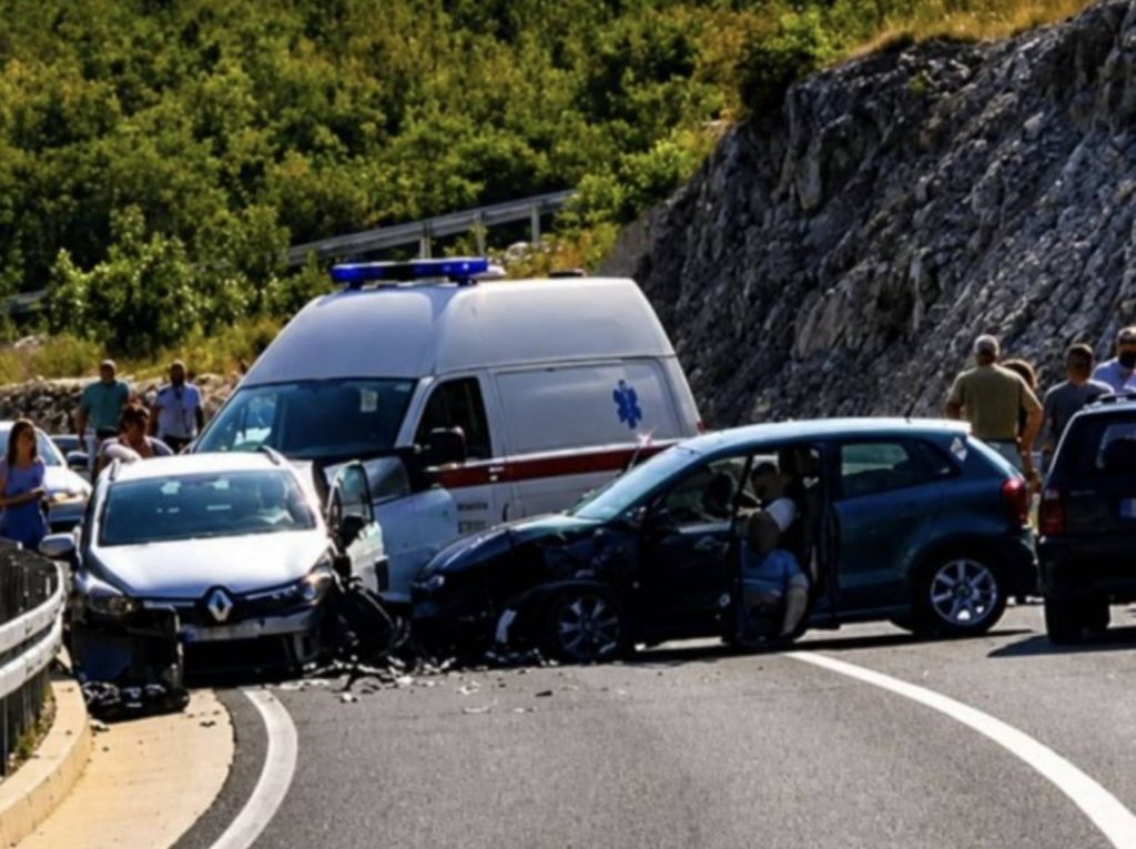 Put prema Neumu potpuno blokiran zbog lančanog sudara