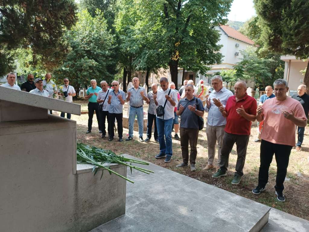 Putevima pobjede Armije RBiH: Položeno cvijeće i odata počast u Liska parku