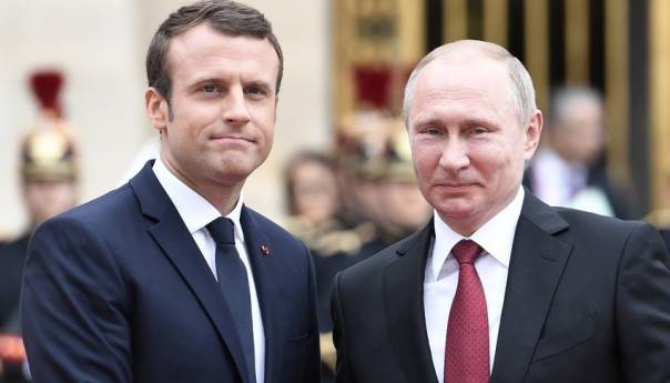 Putin i Makron razgovarali telefonom skoro dva sata