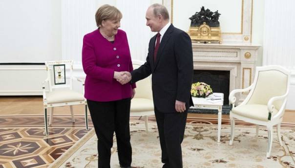 Putin i Merkel o zajedničkoj proizvodnji vakcine