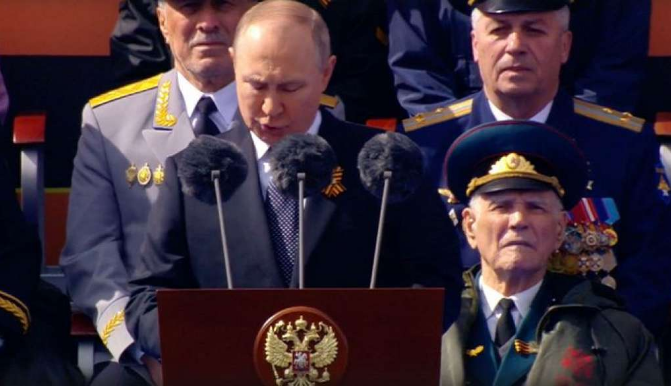 Putin kritikovao širenje "lažnih vijesti" na sastanku s majkama ruskih vojnika