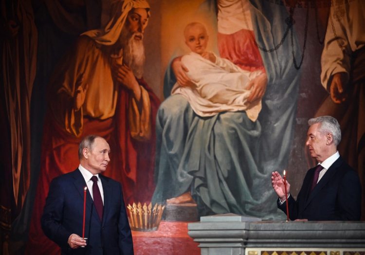 Putin na uskršnoj liturgiji dok traju napadi na ukrajinske gradove